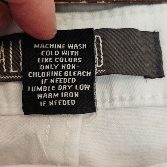 Alivia Ford Women's Capri sz 24 White Denim Cuffed Pants with Tie Belt - Picture 4 of 4